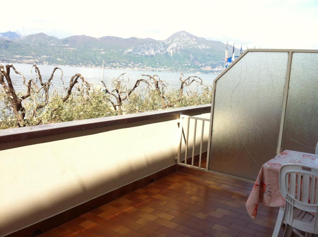Hotel Fraderiana Torri Del Benaco Zimmer foto